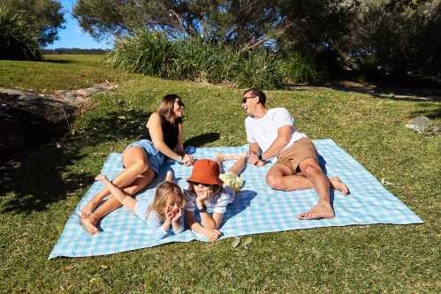 TOALLA MANTA PICNIC DOCK&amp;BAY BLUEBERRY VICHY XL 170X240CM