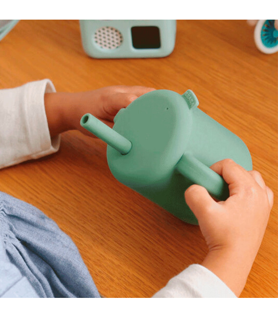 TAZA CON PAJITA DE SILICONA VERDE SALVIA